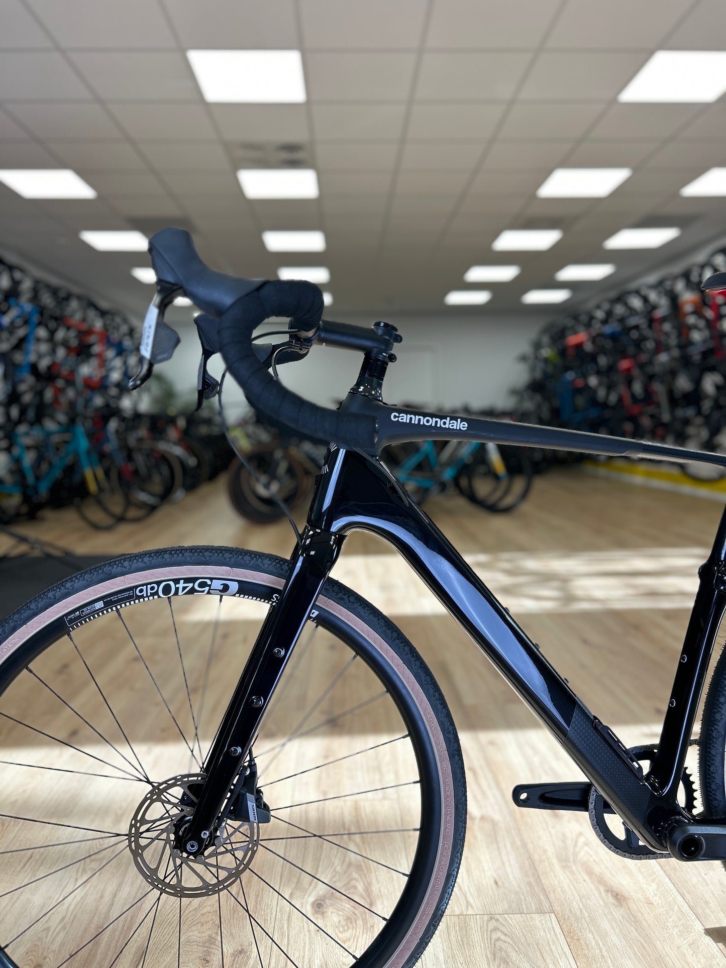 SHOWROOM MODEL Cannondale Topstone LG AXS Gravel Fiets