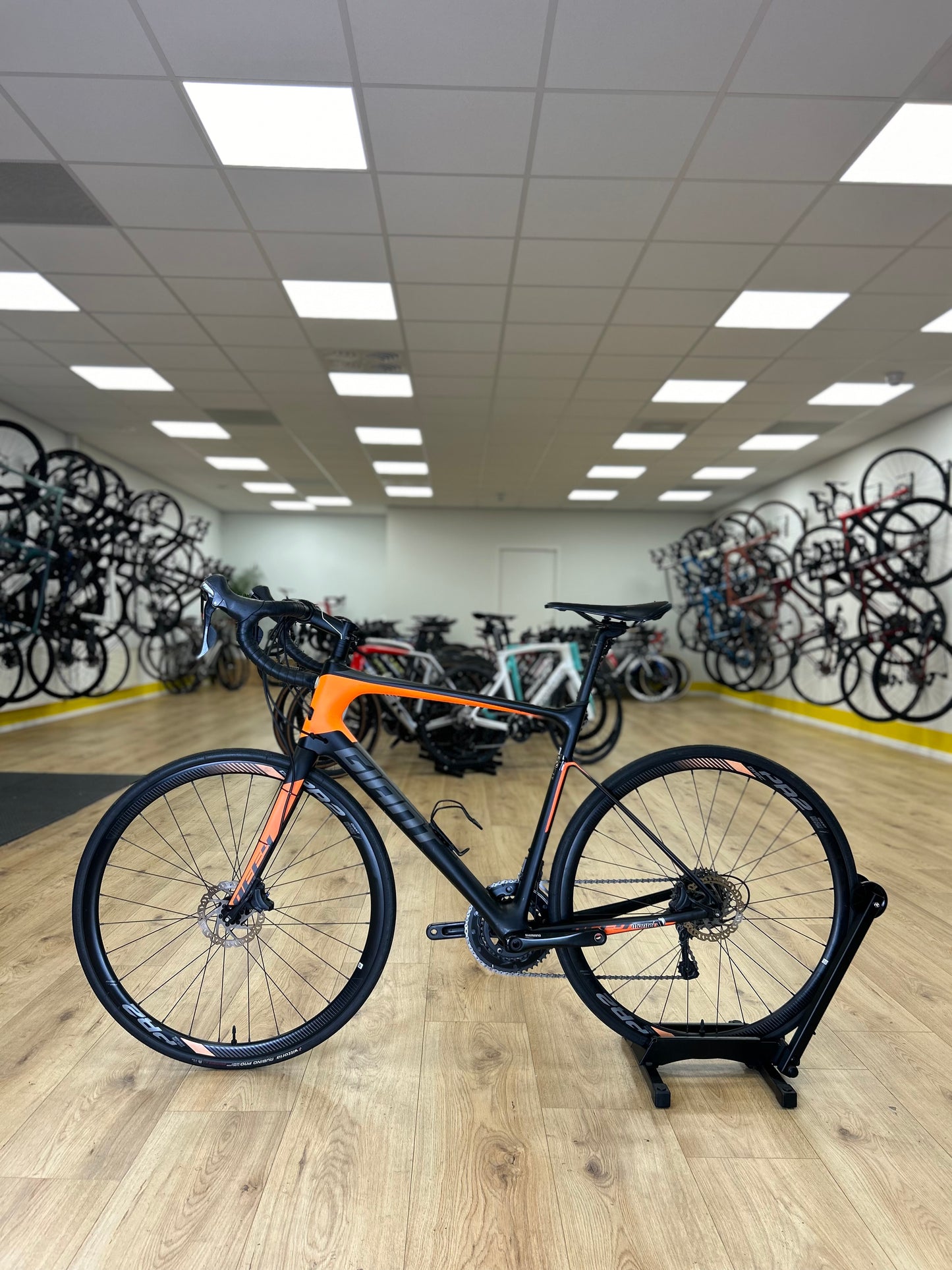 Giant Defy Carbon Disc Racefiets