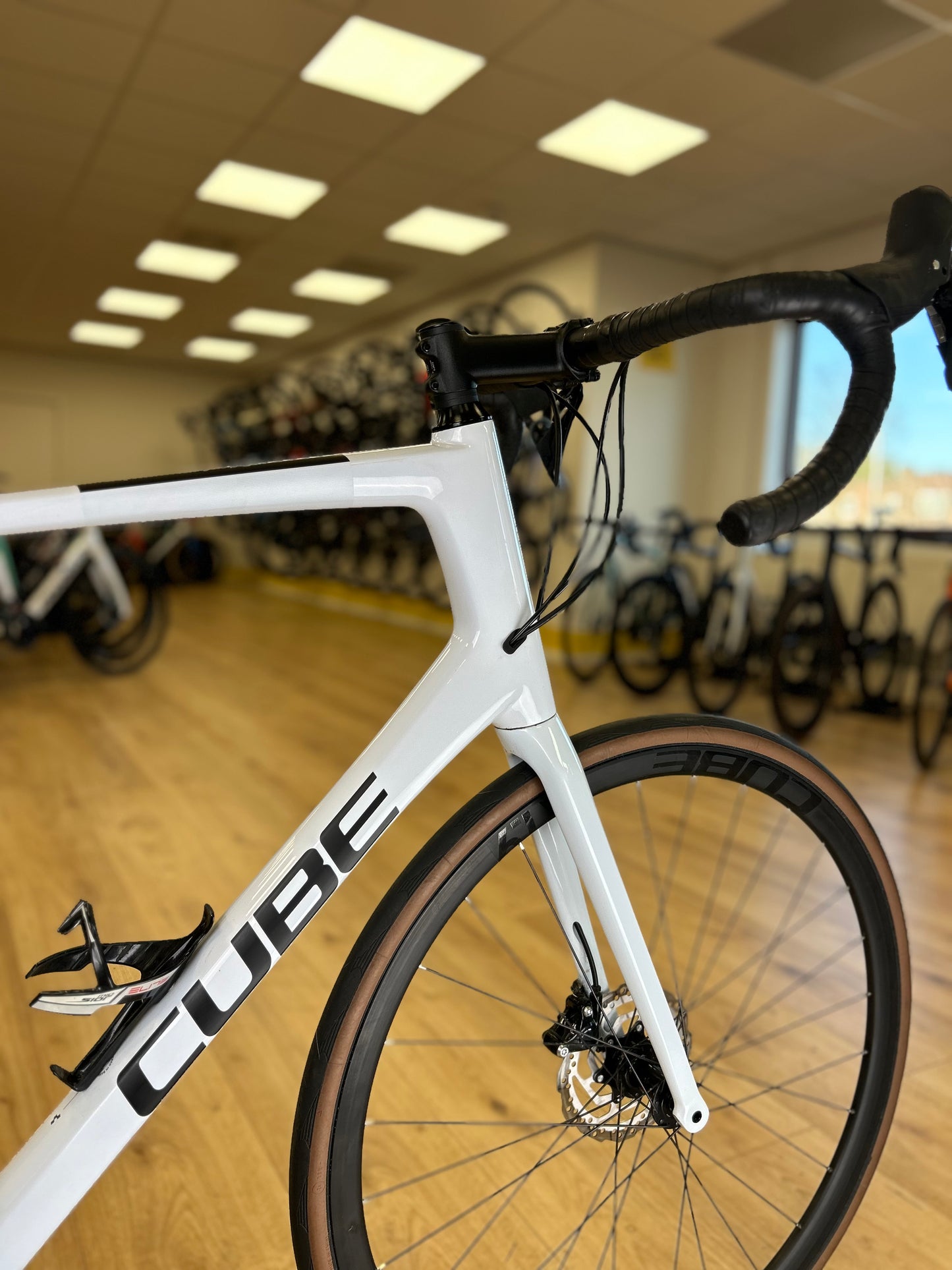 Cube Attain Carbon Disc Racefiets