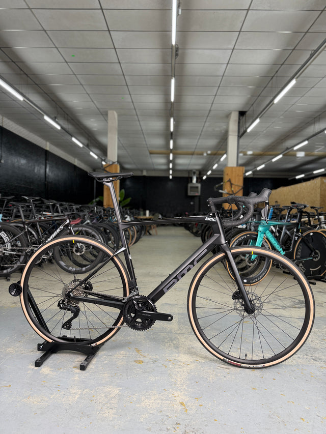 NIEUW BMC Roadmachine Four Di2 Carbon Racefiets