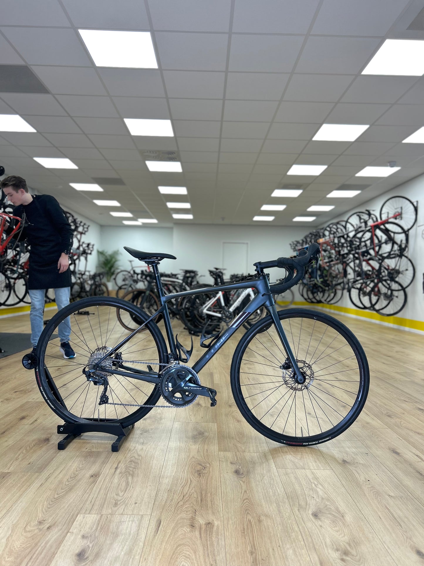 Cube Axial Carbon Disc Racefiets