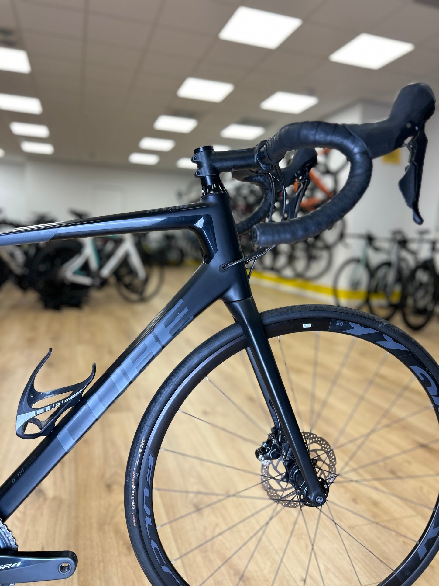 Cube Attain Carbon Disc Racefiets