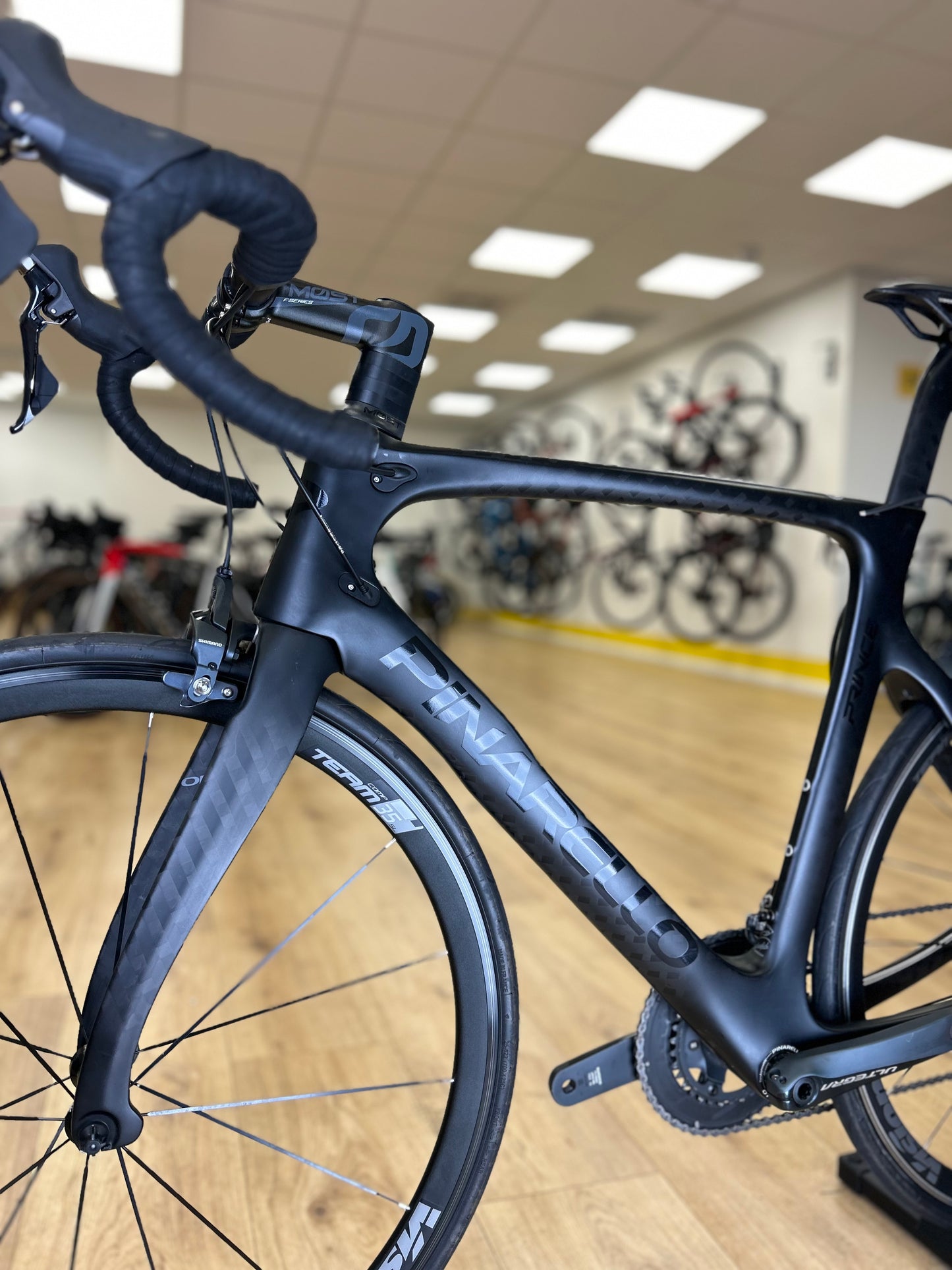 500km Pinarello Prince Carbon Racefiets