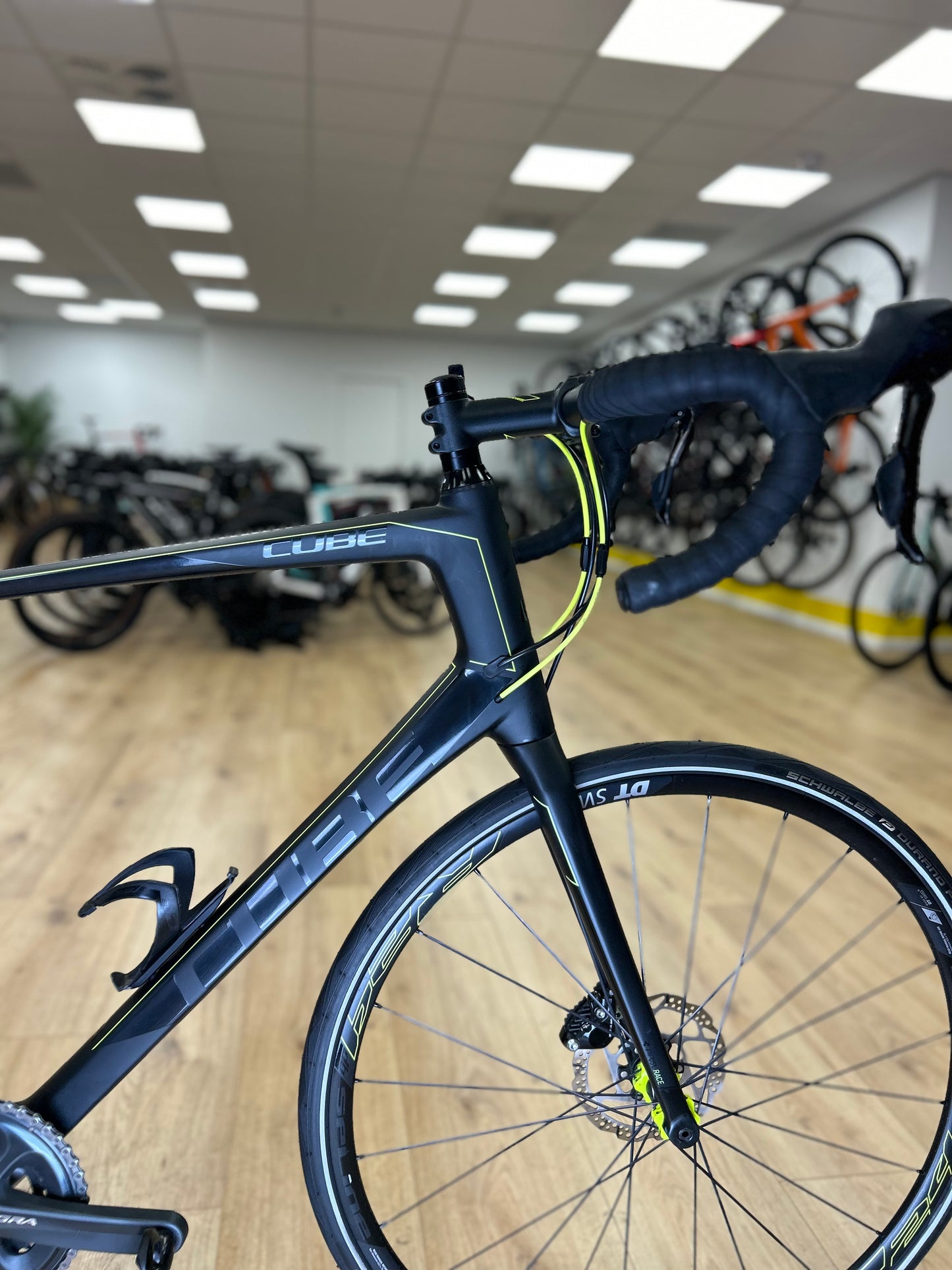 Cube Attain Carbon Disc Racefiets
