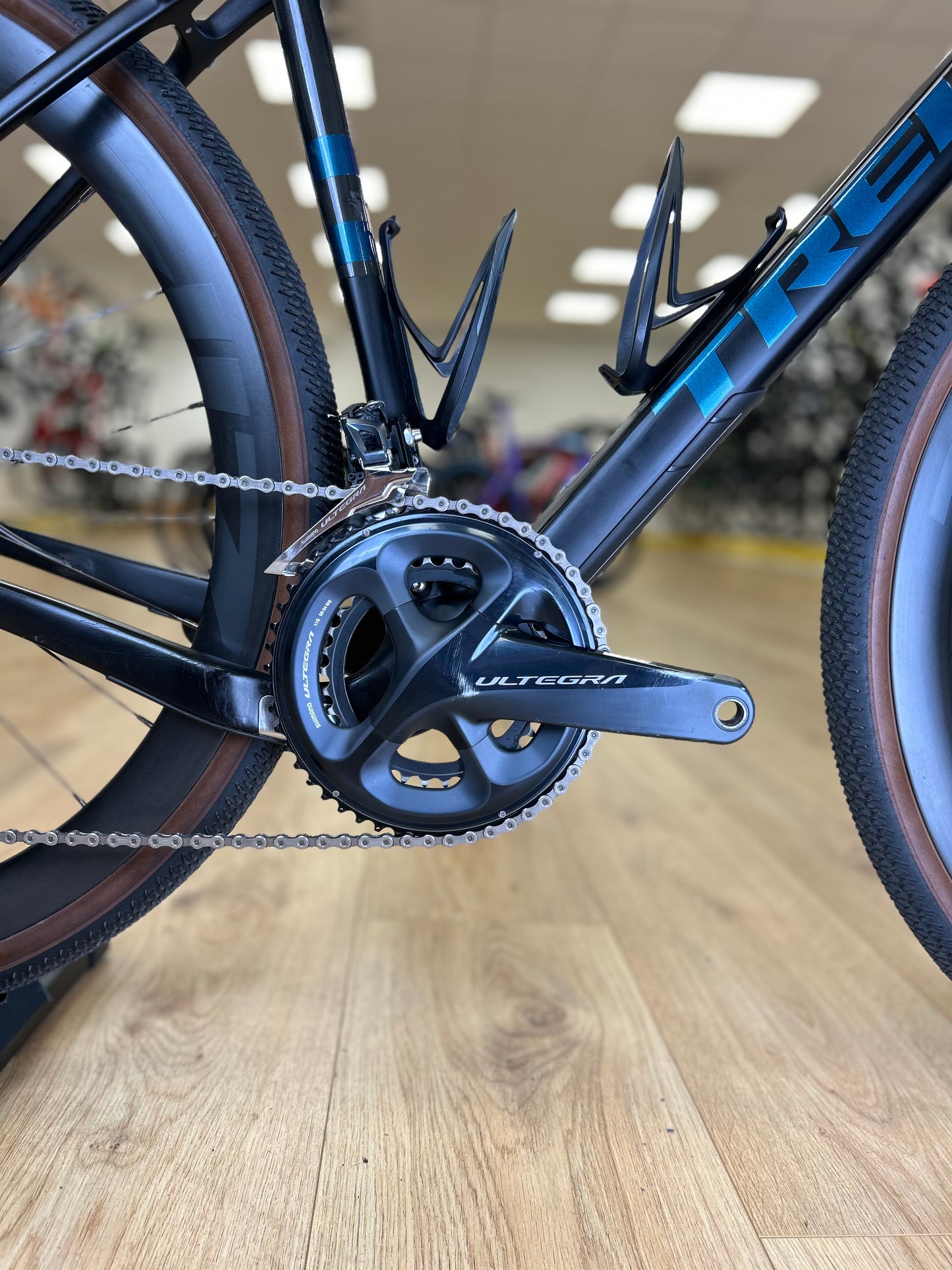TREK Checkpoint SL6 Full Carbon Disc Racefiets