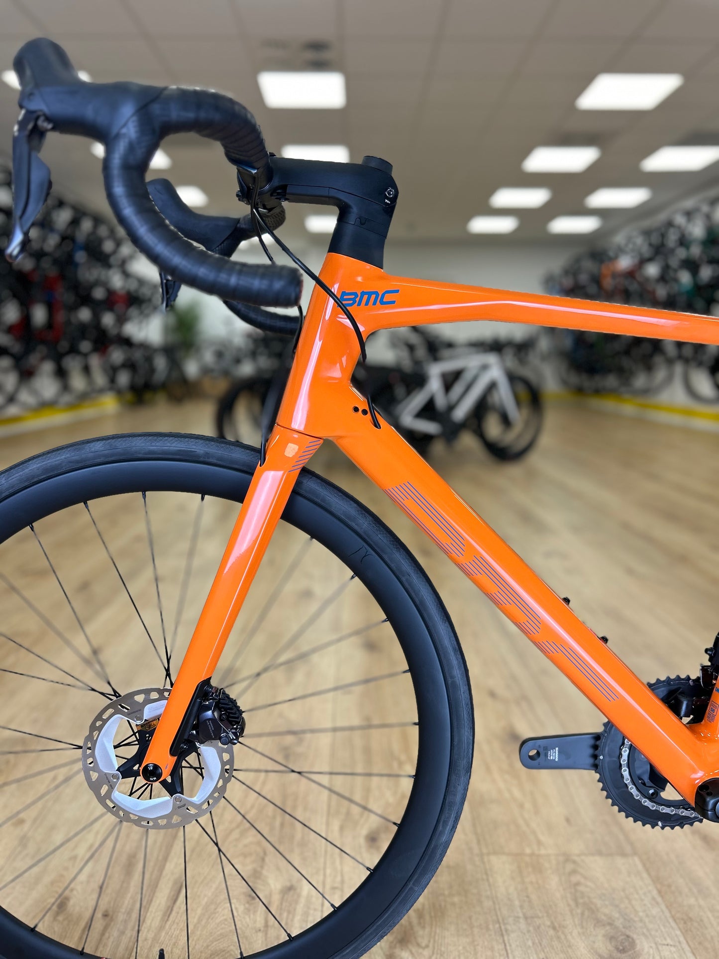 NIEUW BMC RoadMachine One Di2 Carbon Disc Racefiets