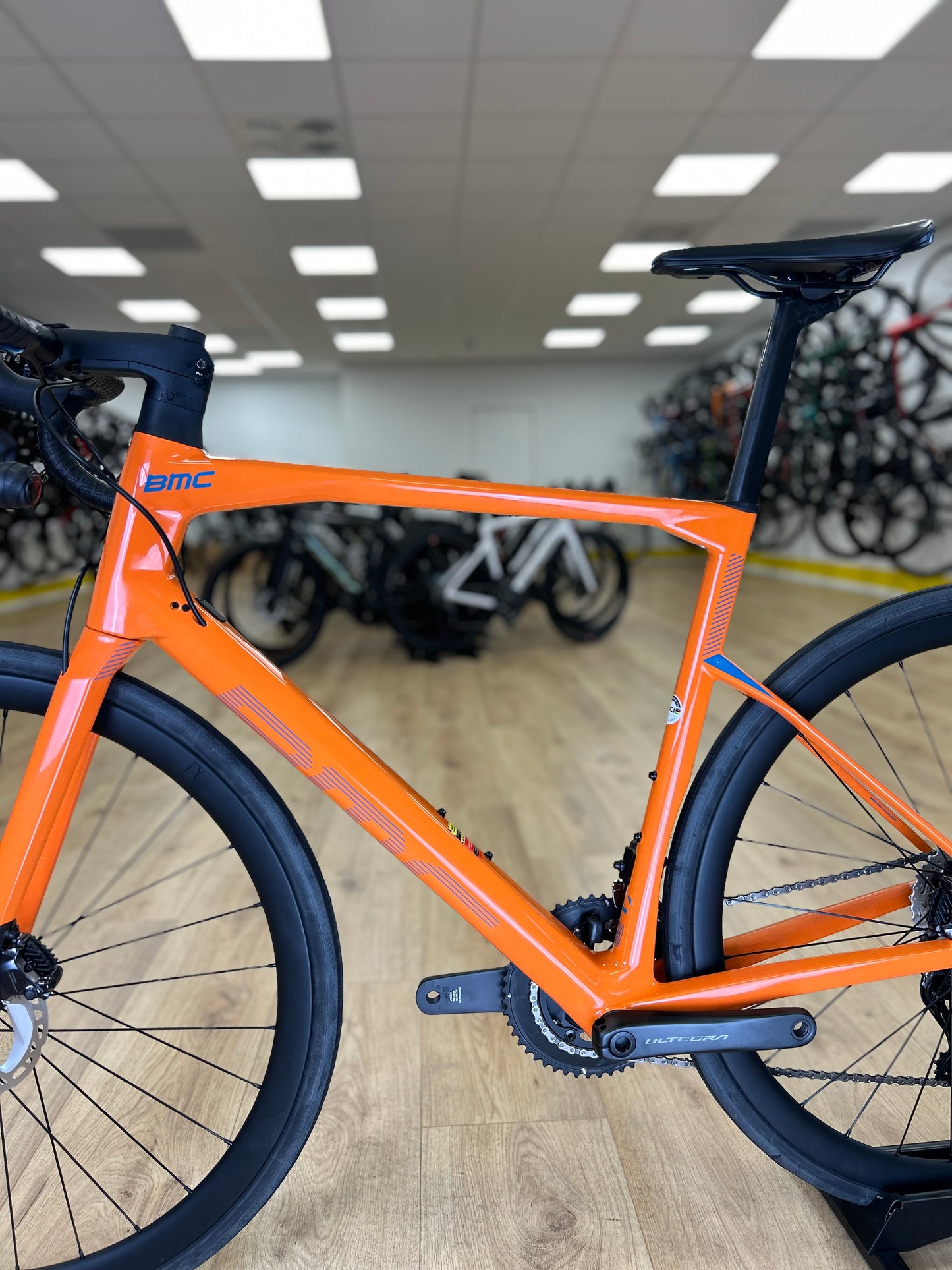 NIEUW BMC RoadMachine One Di2 Carbon Disc Racefiets