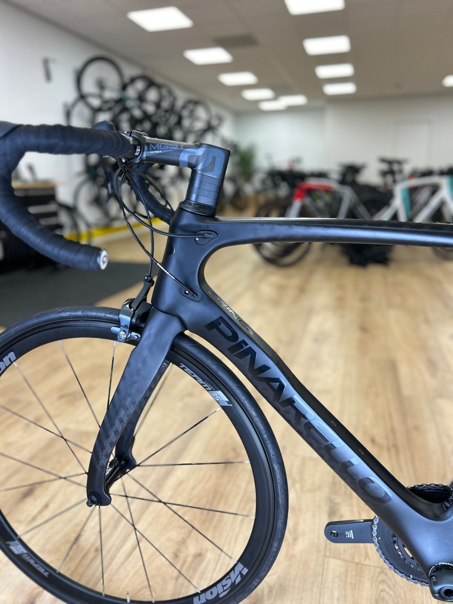 500km Pinarello Prince Carbon Racefiets