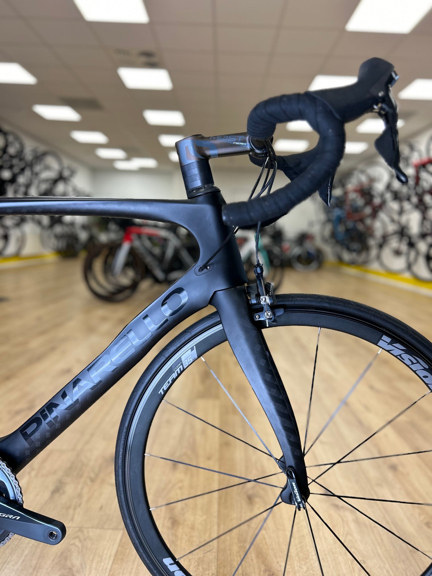 500km Pinarello Prince Carbon Racefiets
