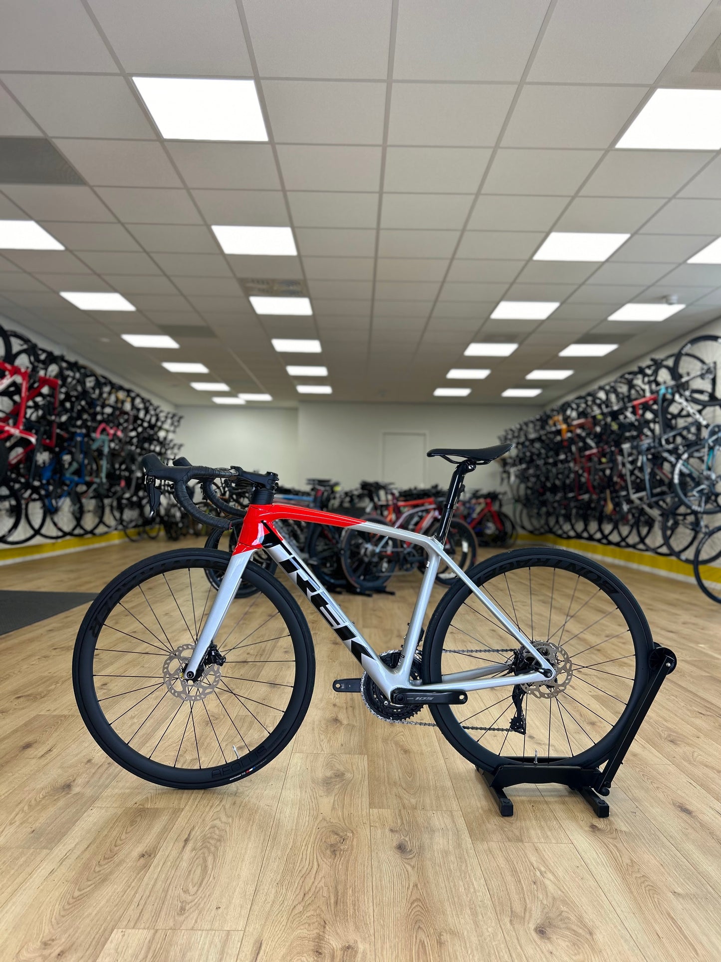 100km Trek Emonda SL6 Di2 Carbon Disc Road Bike