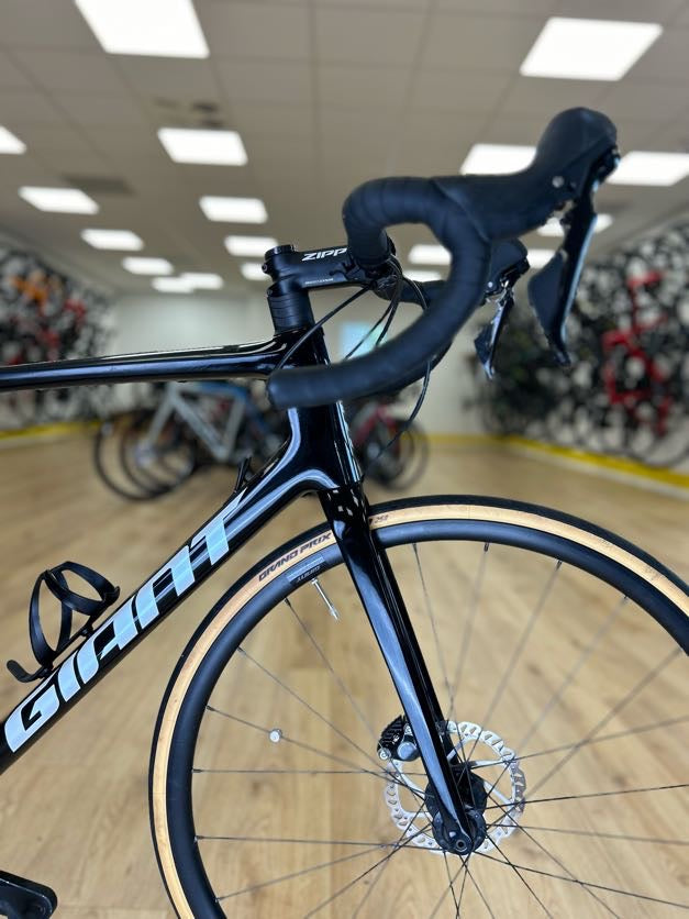 2024 Giant TCR Disc Carbon Road Bike