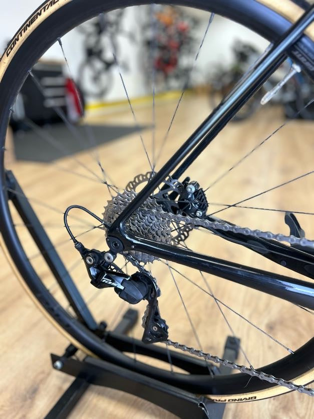 2024 Giant TCR Disc Carbon Road Bike