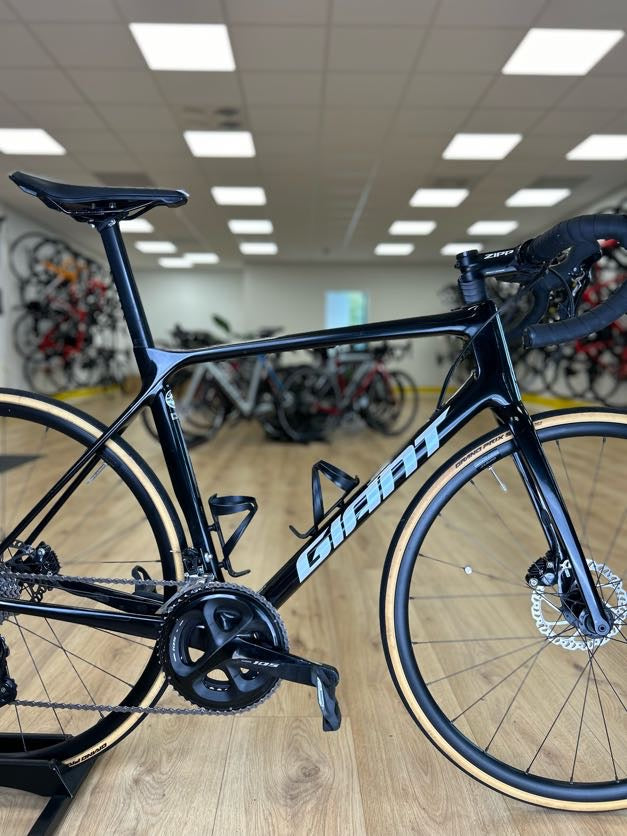 2024 Giant TCR Disc Carbon Road Bike
