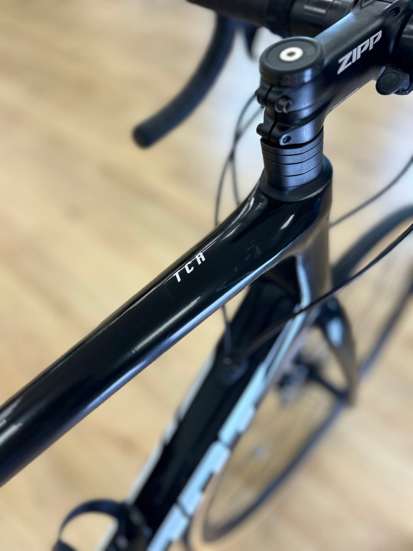 2024 Giant TCR Disc Carbon Road Bike