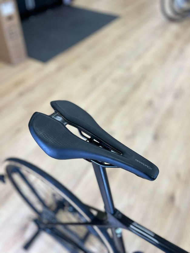 2024 Giant TCR Disc Carbon Road Bike