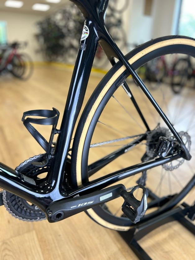 2024 Giant TCR Disc Carbon Road Bike