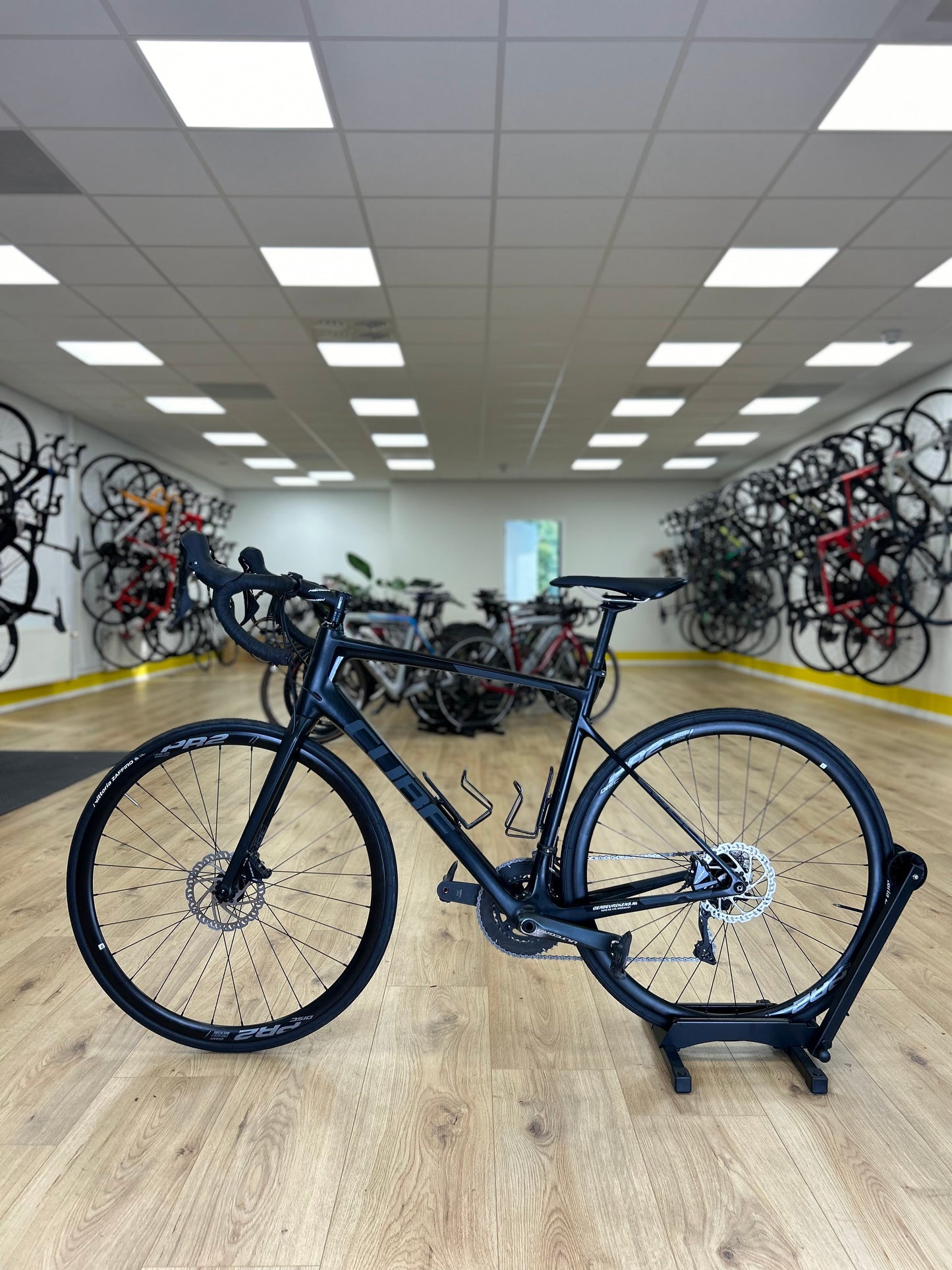 Cube Attain GTC Carbon Disc Racefiets