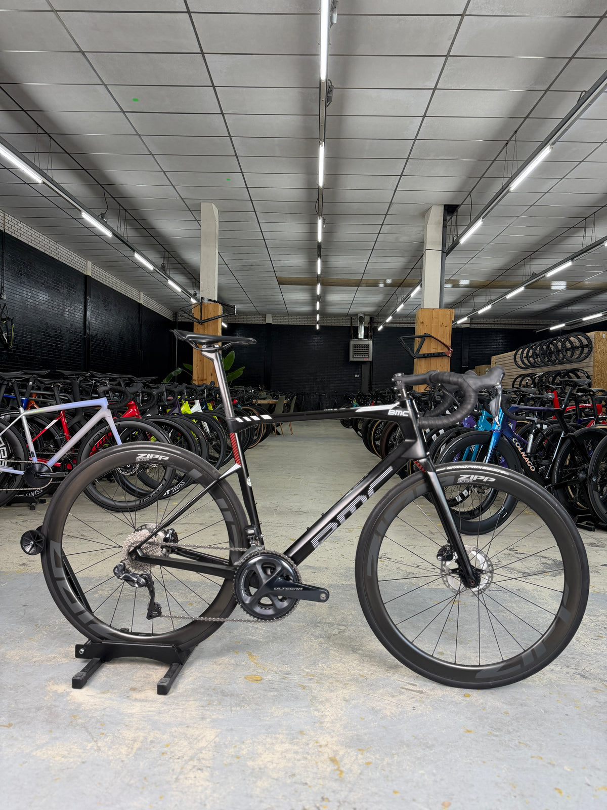 BMC Roadmachine 02 ONE Di2 Carbon Racefiets