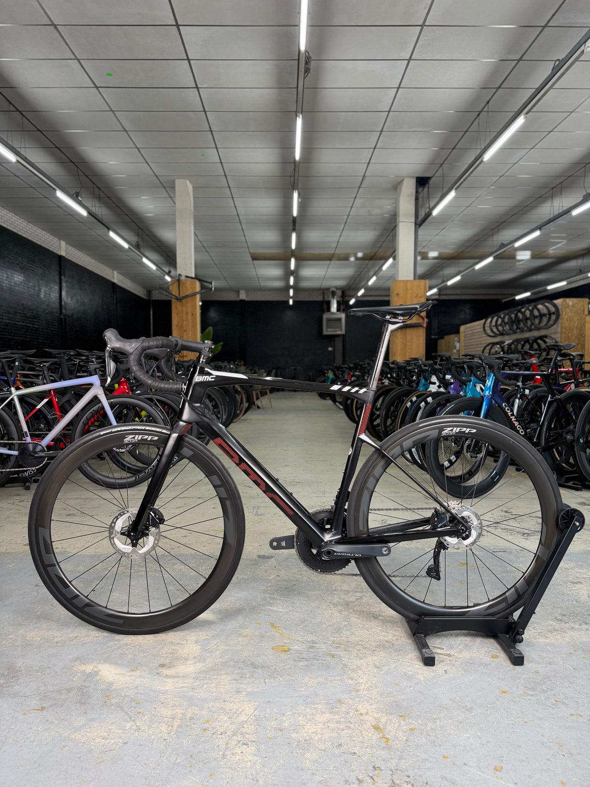 BMC Roadmachine 02 ONE Di2 Carbon Racefiets