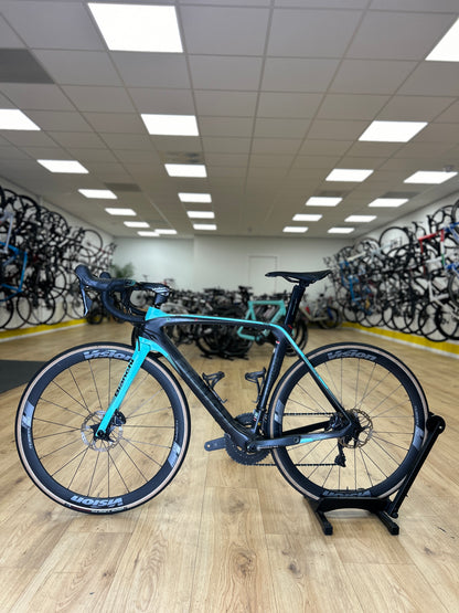Bianchi Oltre Xr3 Disc Carbon Racefiets