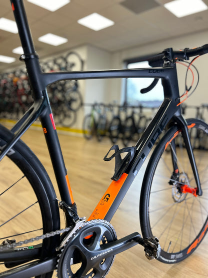 Cube Attain Ultegra Carbon Disc Racefiets