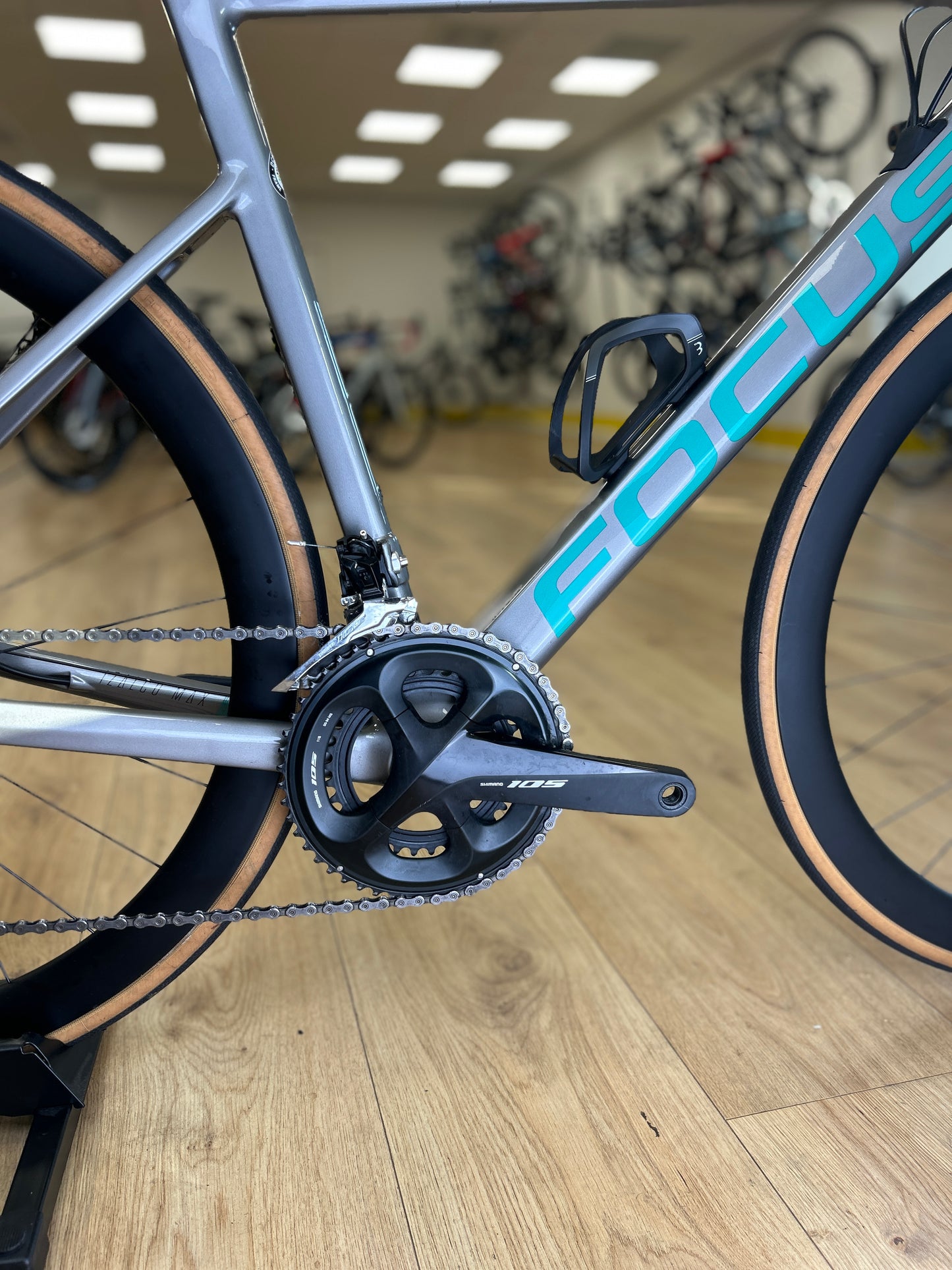 1000km Focus Izalco Max 8.7 Carbon Racefiets