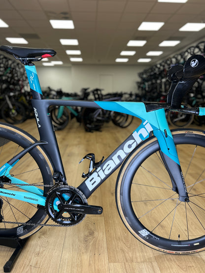 Bianchi Aquila CV Di2 Carbon Racefiets