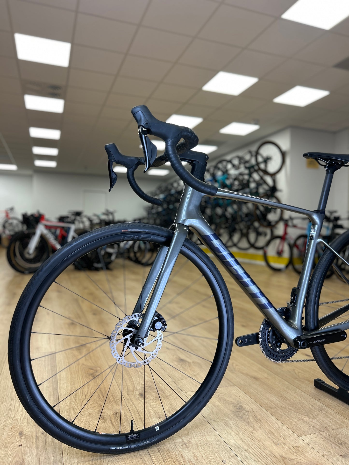 SHOWROOM MODEL 0km Giant Defy Advanced 1 Di2 Carbon Racefiets