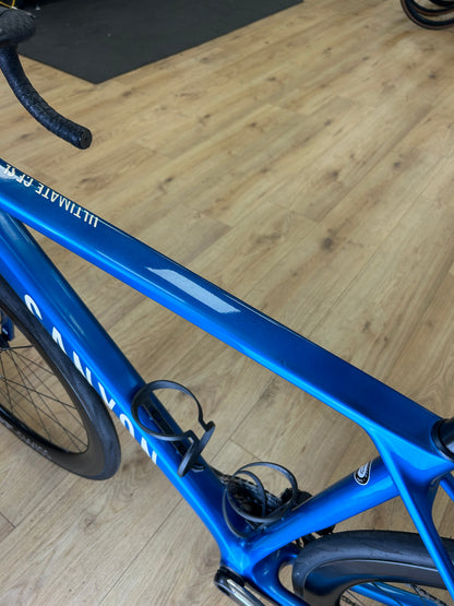 Canyon Ultimate eTap Red Carbon Disc Racefiets
