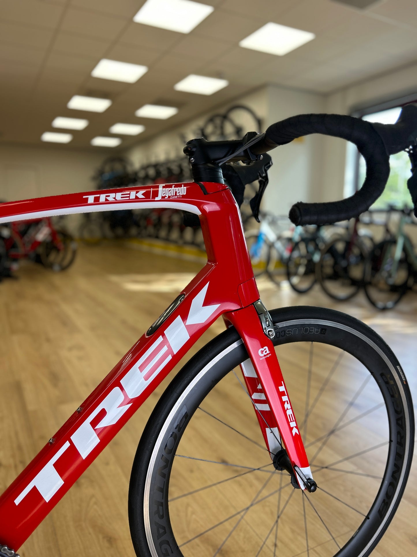 Trek Madone SL6 Segafredo Carbon Racefiets
