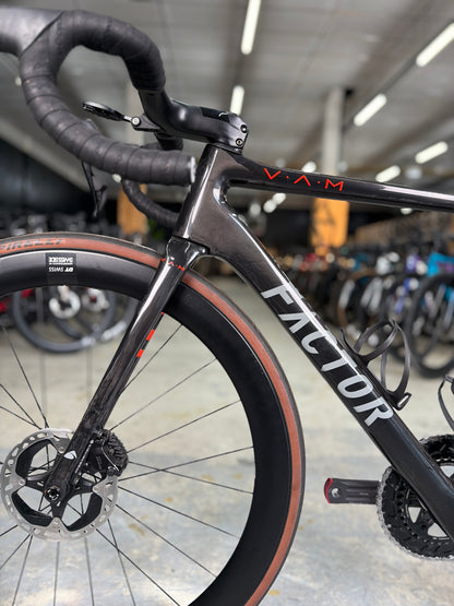 Factor O2 VAM Di2 Carbon Racefiets