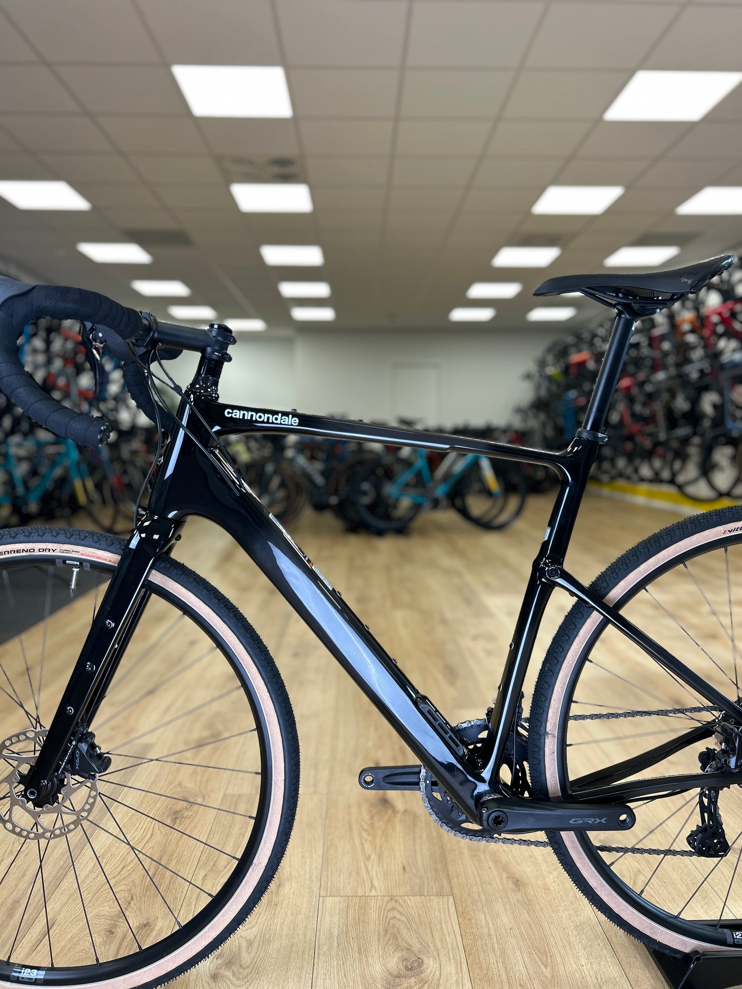 SHOWROOM MODEL Cannondale Topstone 3 Gravel Fiets