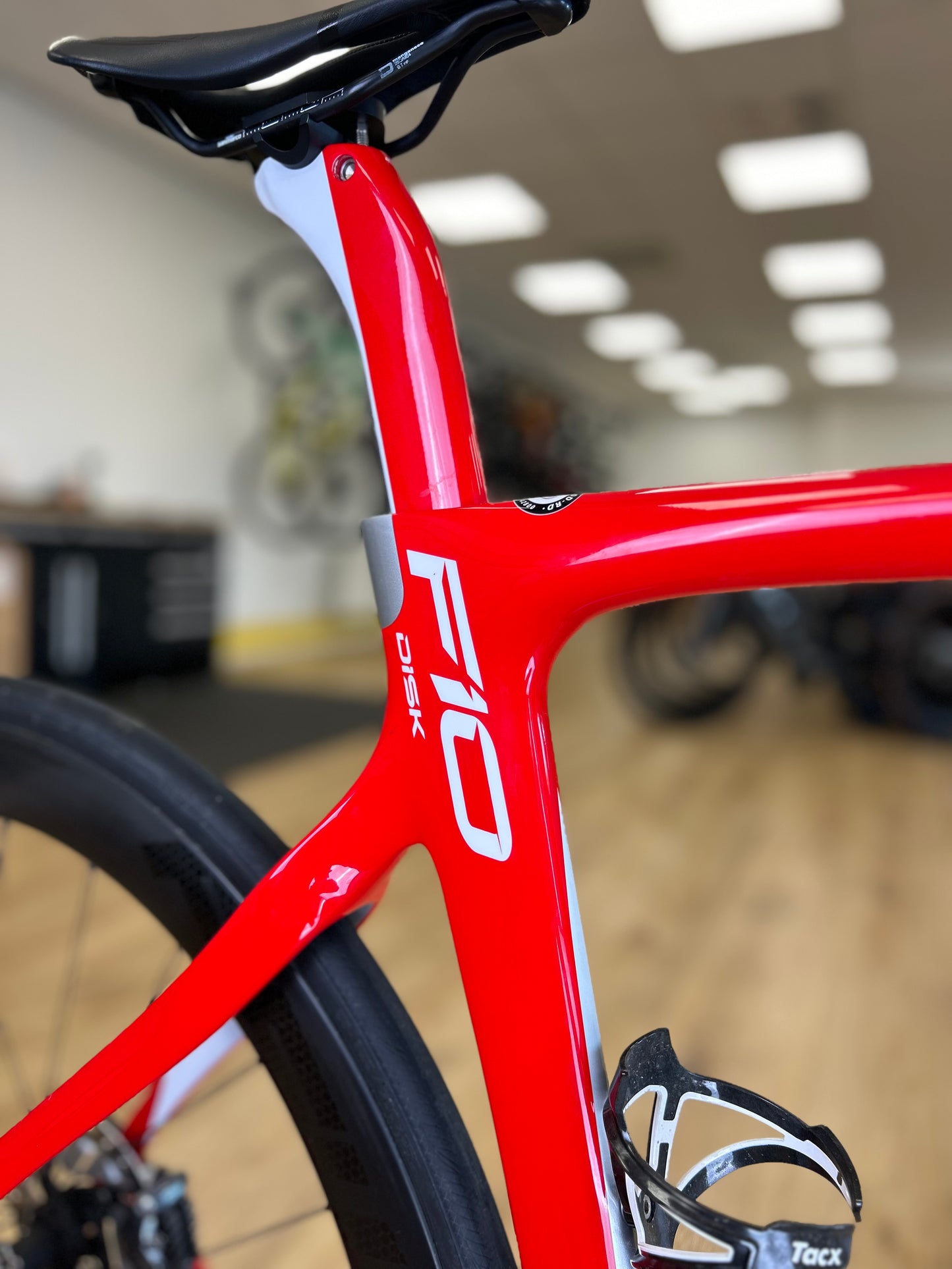 500km Pinarello Dogma F10 Disc Carbon Racefiets