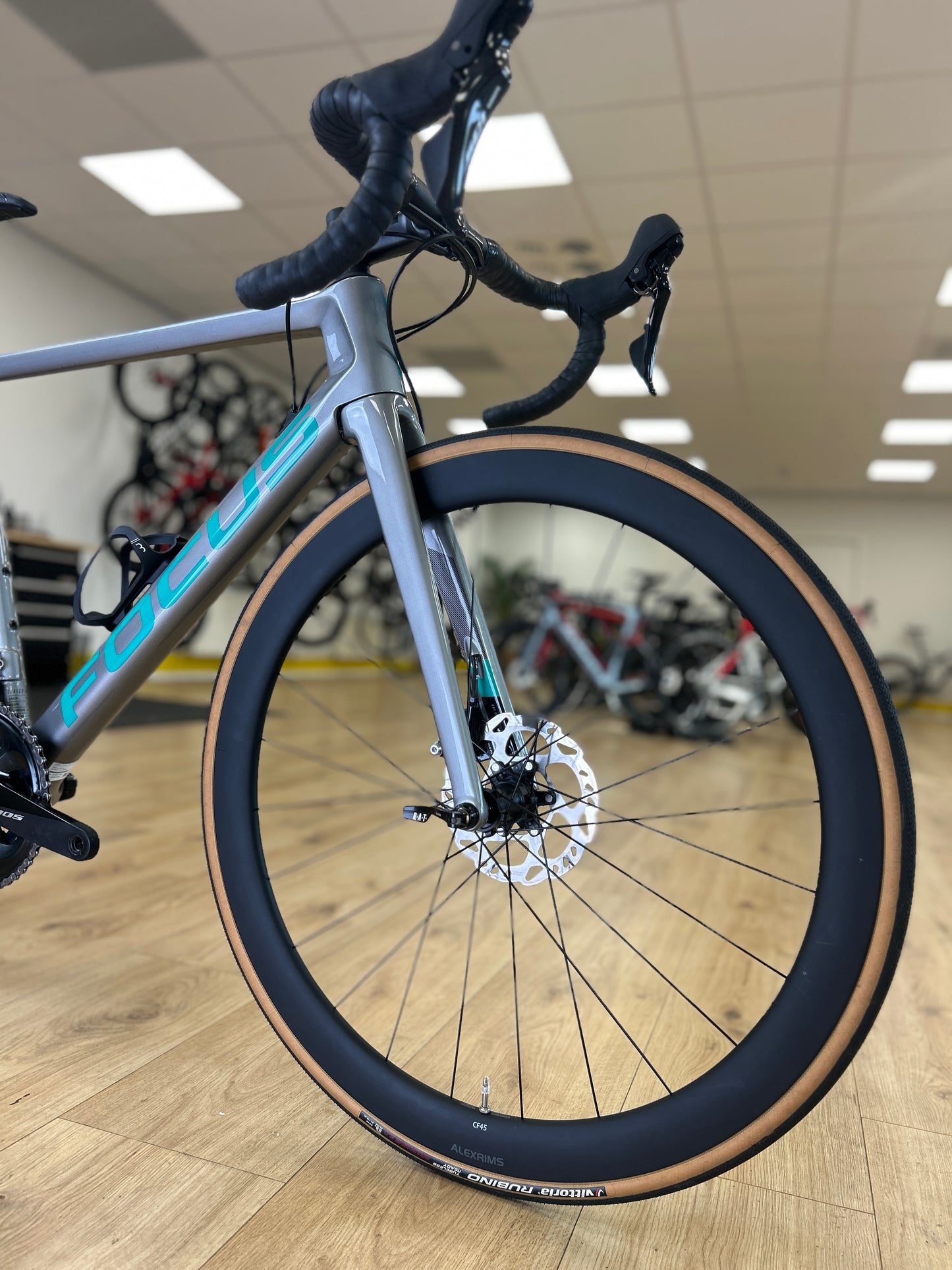1000km Focus Izalco Max 8.7 Carbon Racefiets