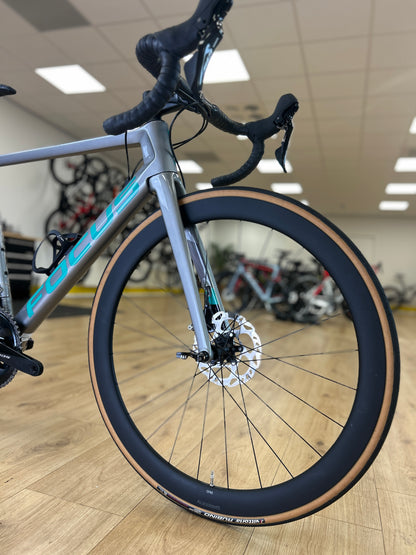 1000km Focus Izalco Max 8.7 Carbon Racefiets
