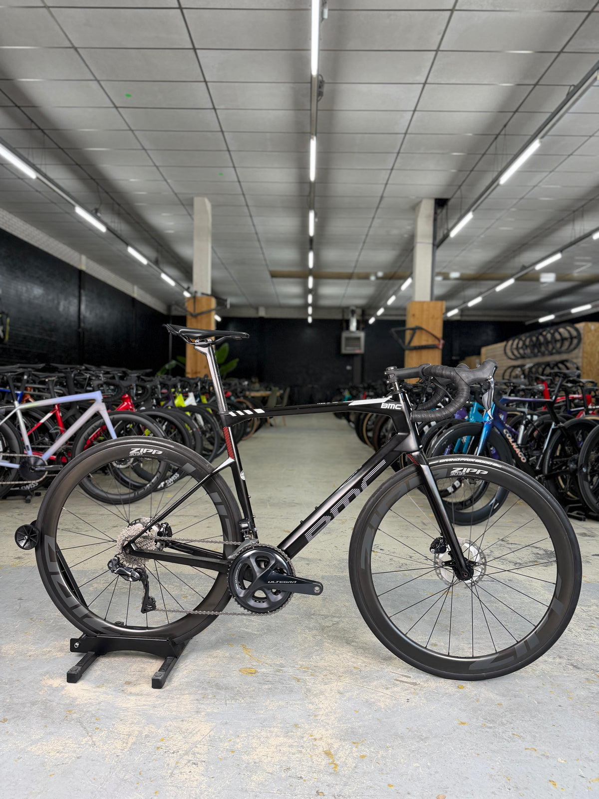 BMC Roadmachine 02 ONE Di2 Carbon Racefiets