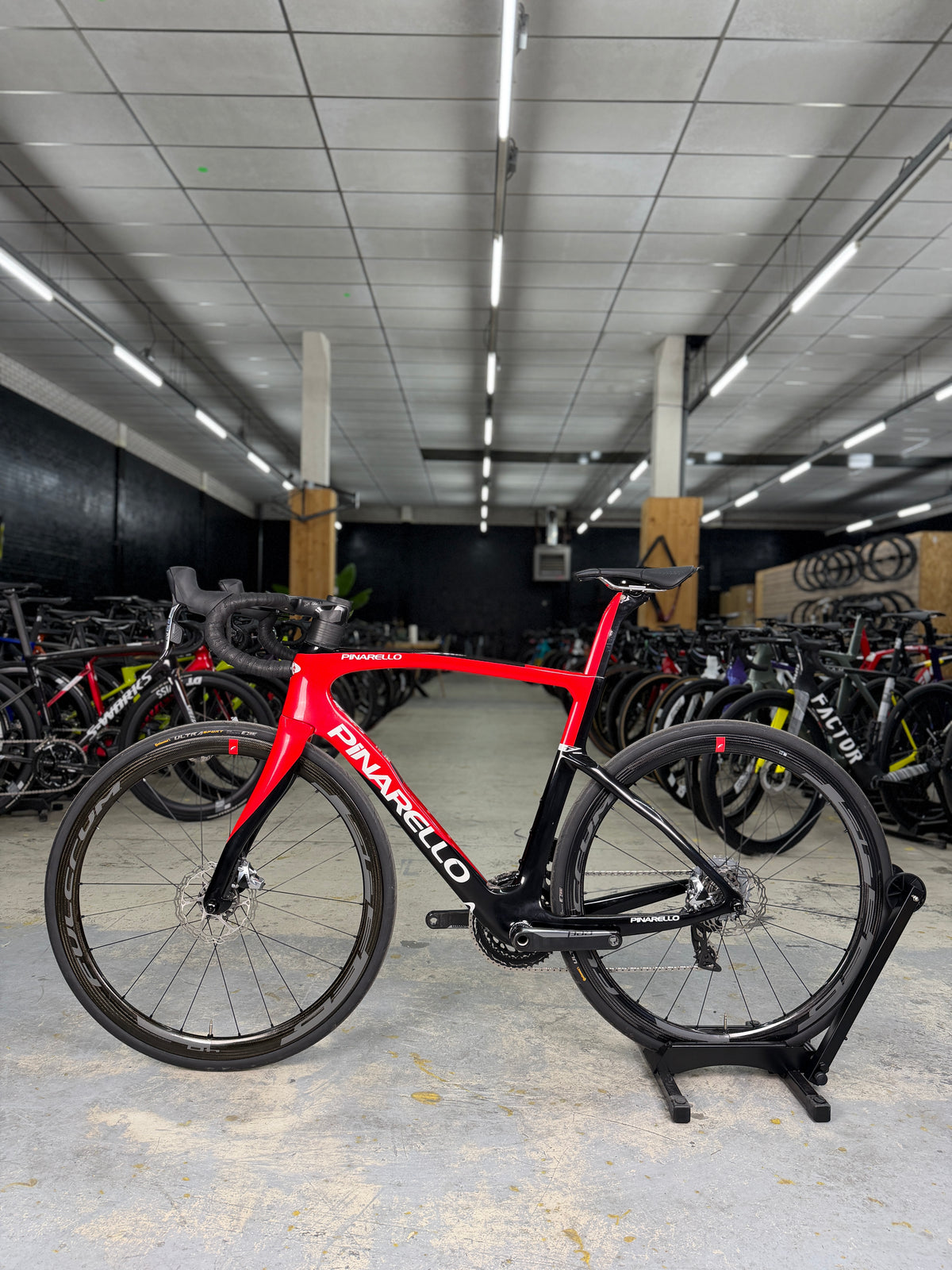 Pinarello F eTap Red Carbon Racefiets