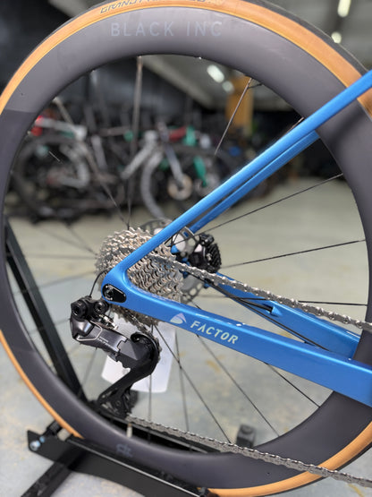 NIEUW Factor Ostro VAM Di2 Carbon Racefiets