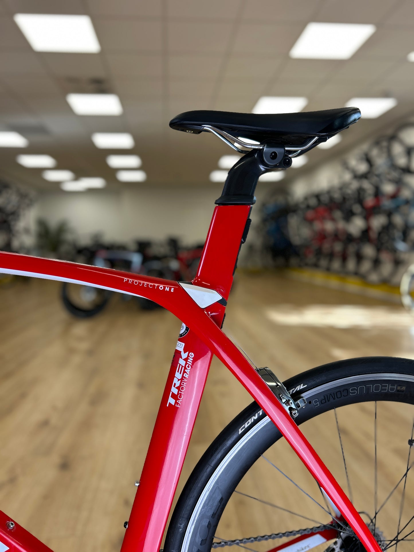 Trek Madone SL6 Segafredo Carbon Racefiets