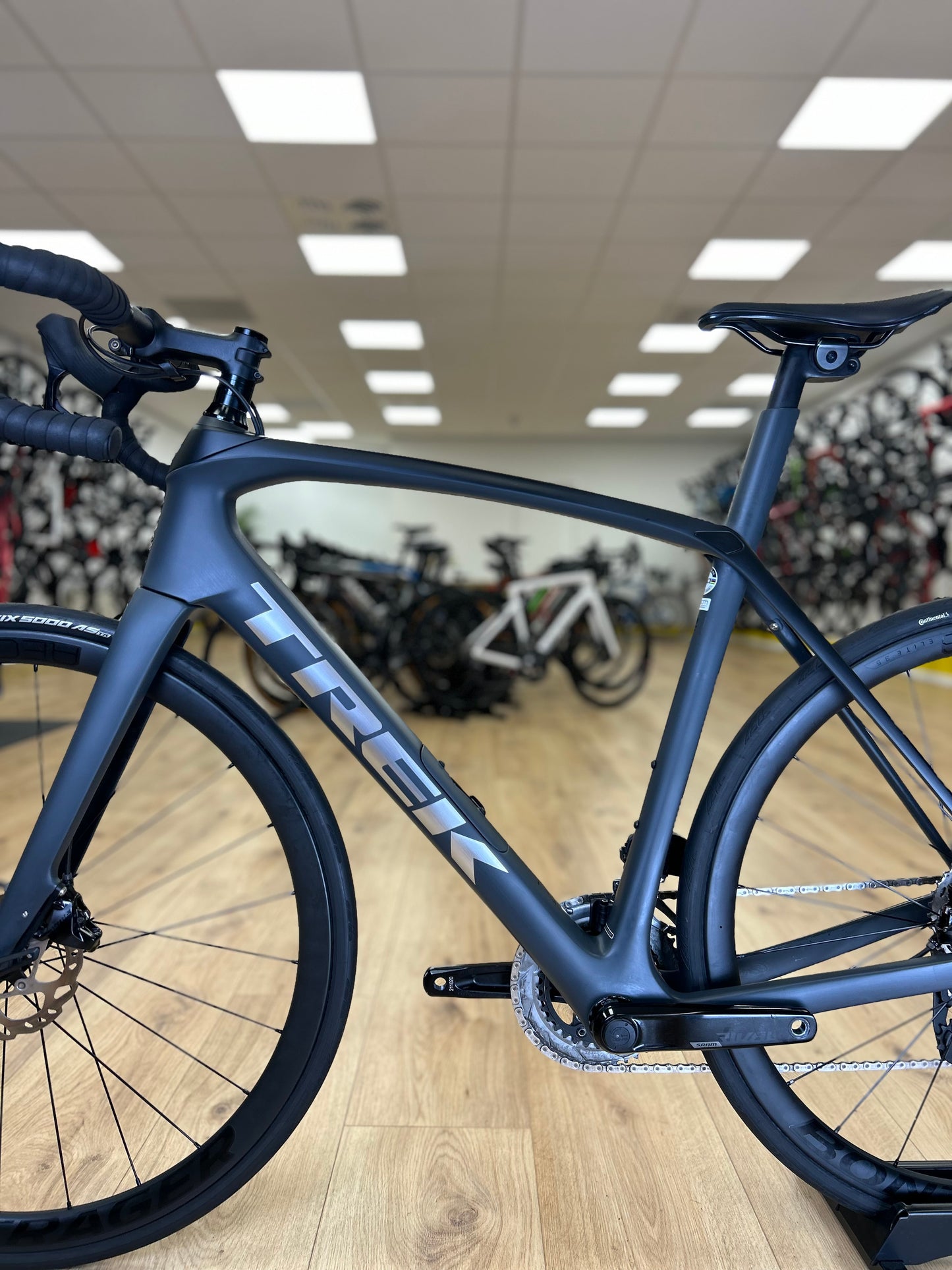 Trek Domane SL6 AXS Carbon Disc Racefiets