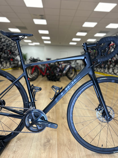 Cube Attain Ultegra Carbon Disc Racefiets