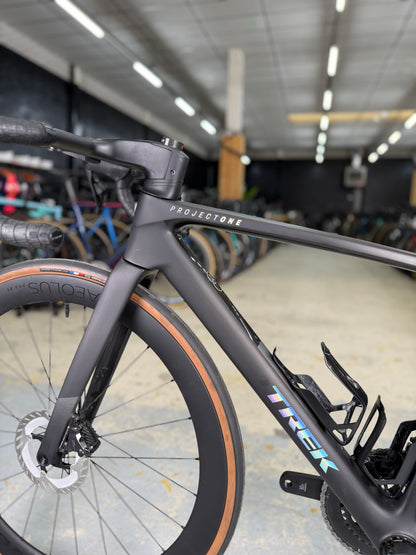 1000km Trek Madone SLR7 Di2 Carbon Racefiets