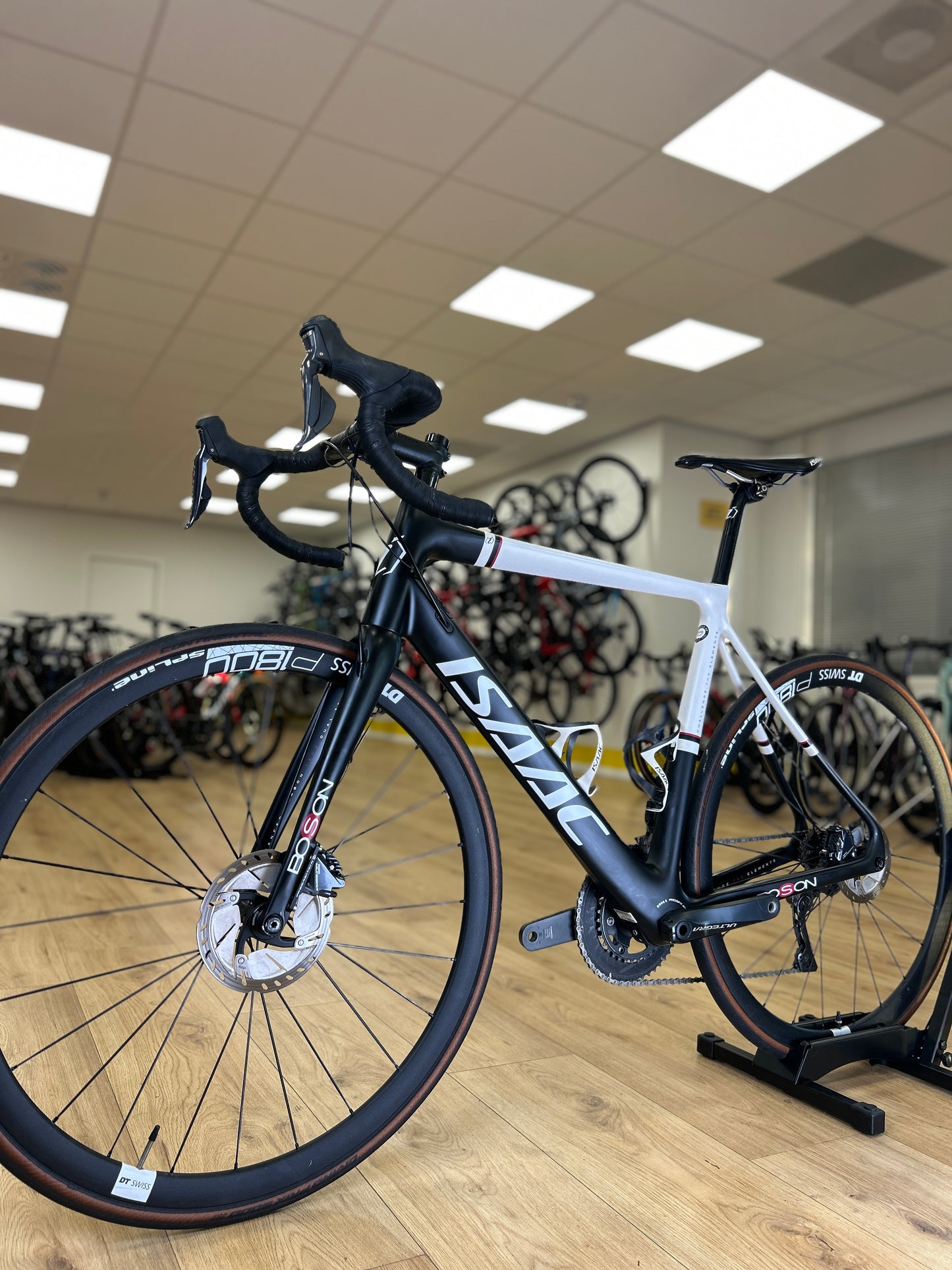 Isaac Element Di2 Carbon Racefiets
