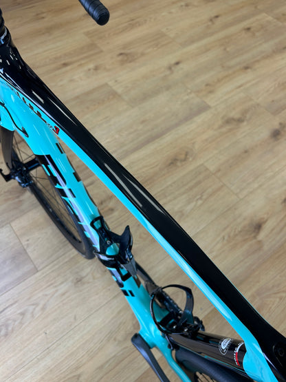 Bianchi Oltre Xr3 Di2 Disc Carbon Racefiets