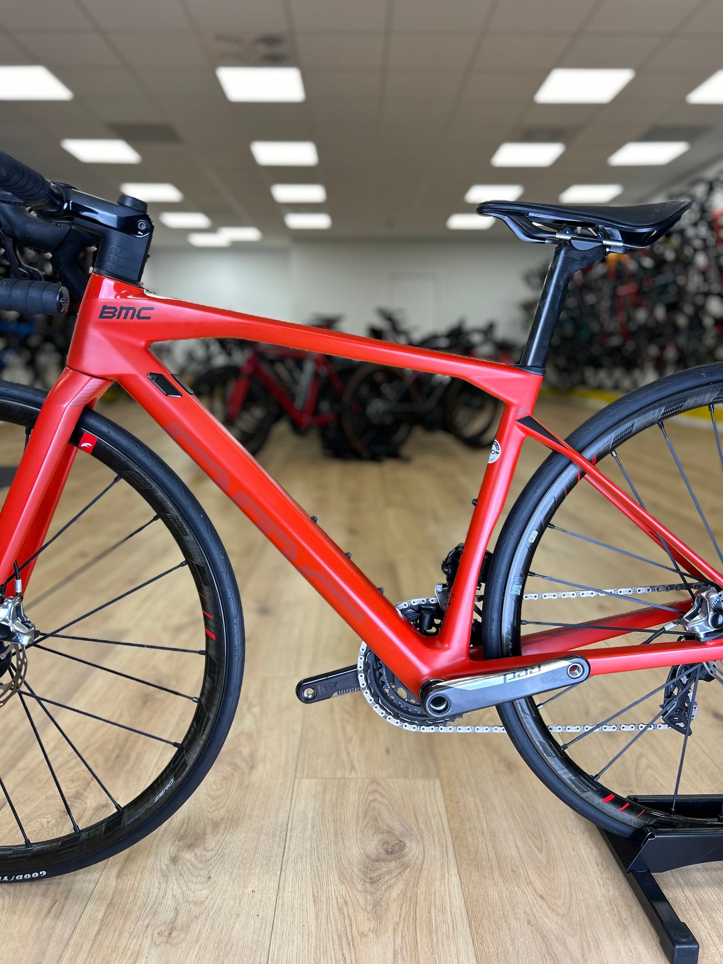 BMC Road Machine 01 Red AXS Carbon Disc Racefiets