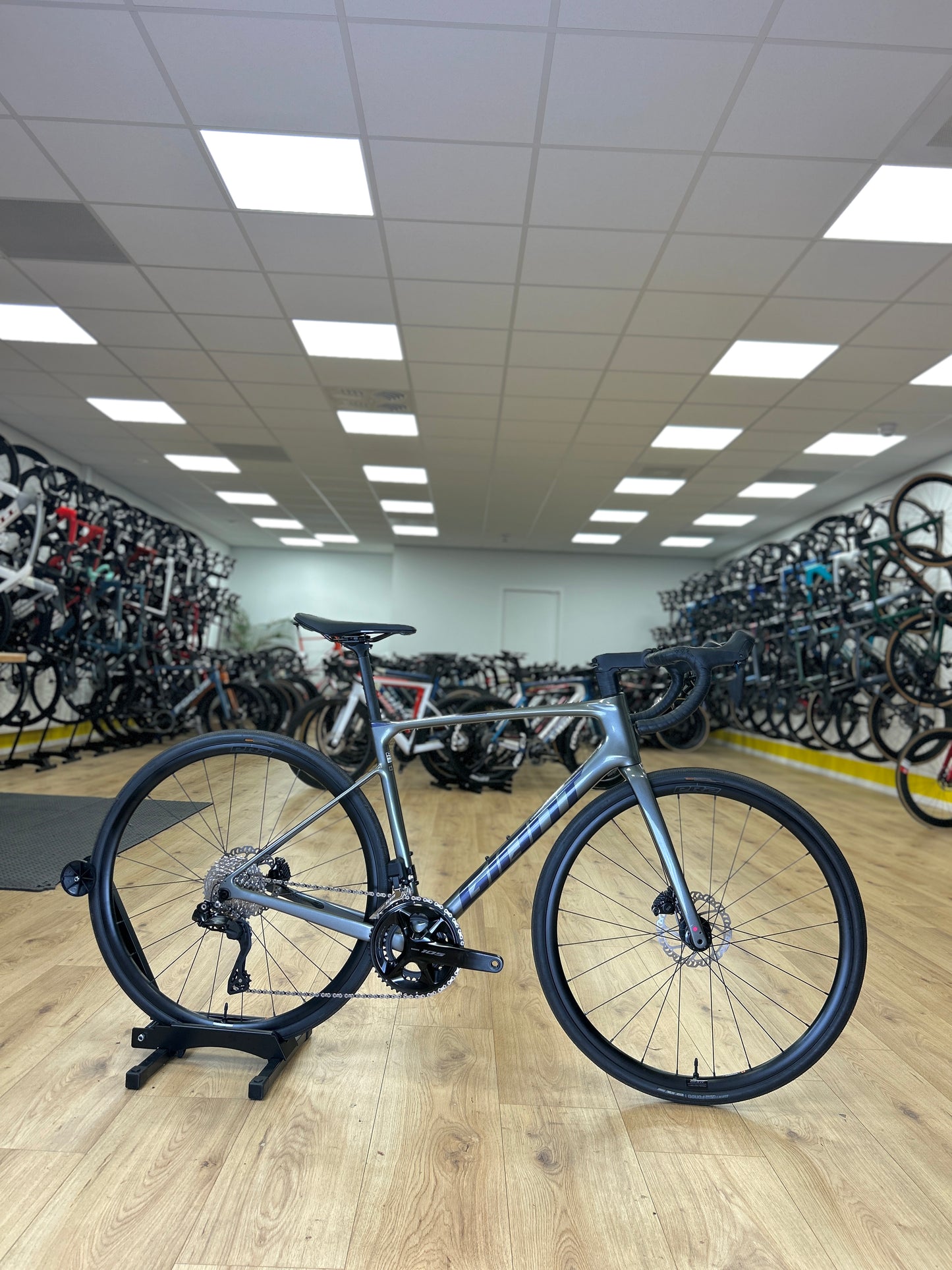 SHOWROOM MODEL 0km Giant Defy Advanced 1 Di2 Carbon Racefiets