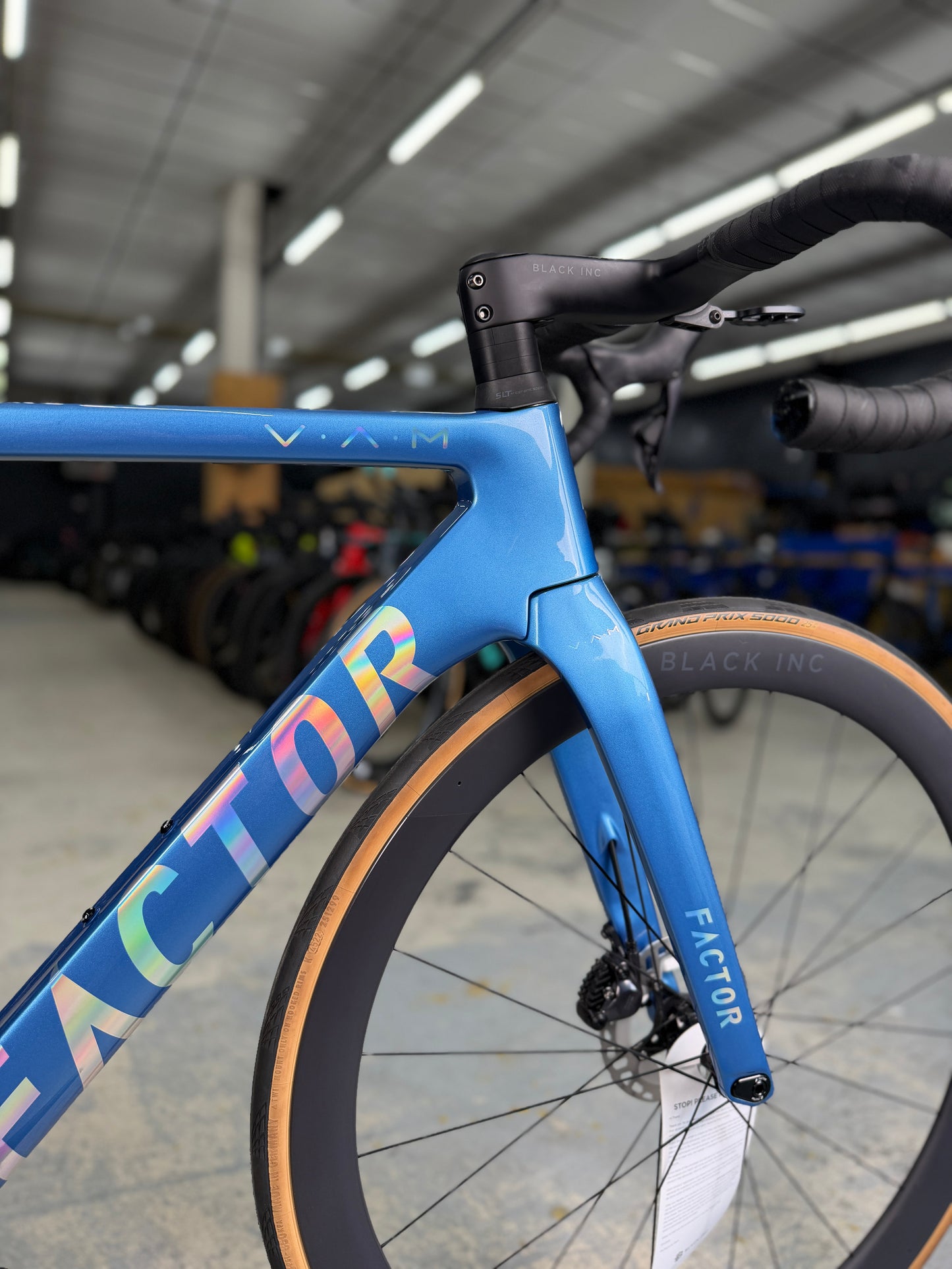 NIEUW Factor Ostro VAM Di2 Carbon Racefiets
