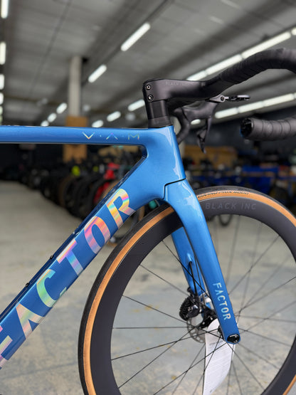 NIEUW Factor Ostro VAM Di2 Carbon Racefiets