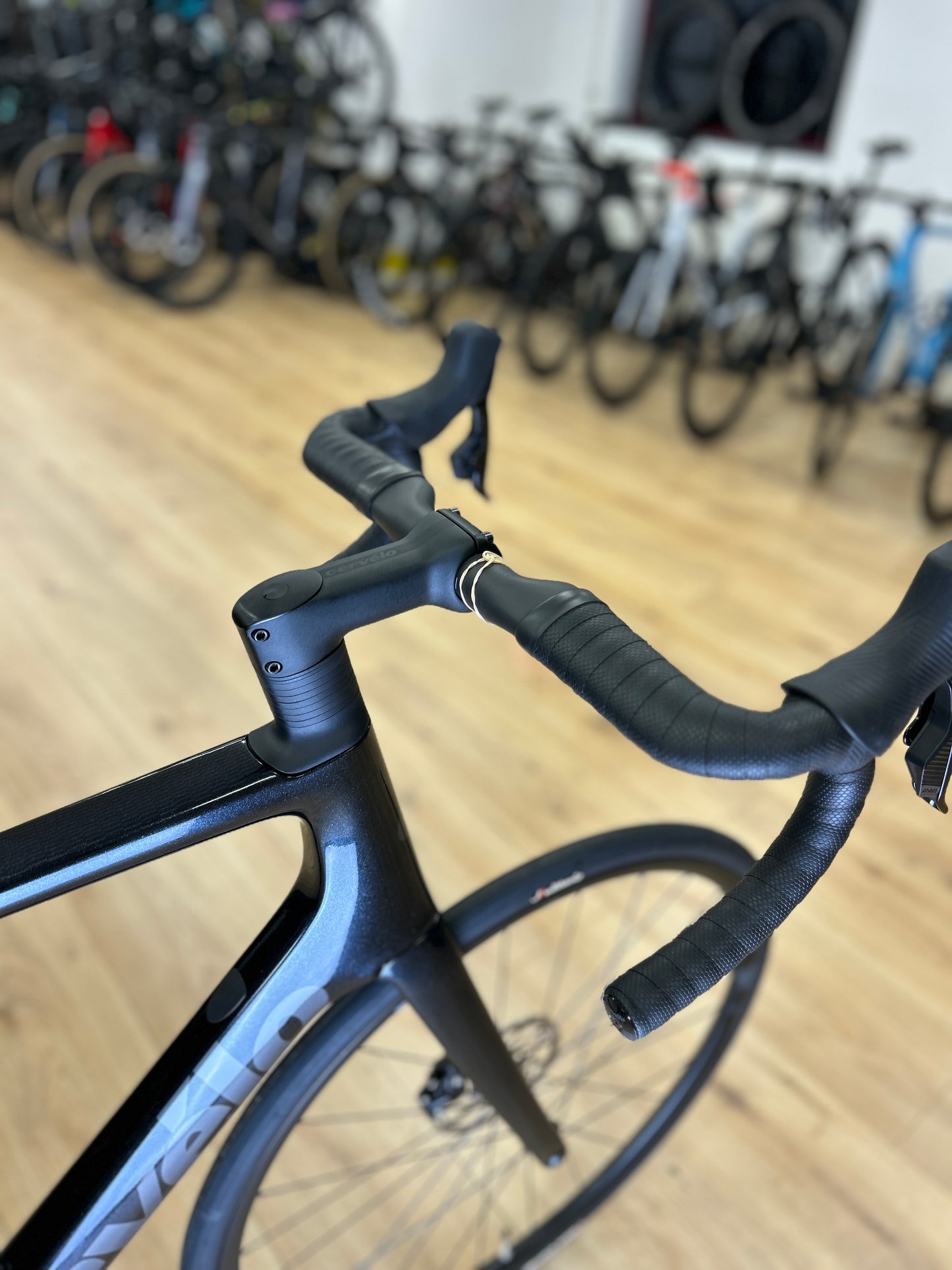 0km Showroom Model Cervélo Caledonia-5 AXS Carbon Racefiets