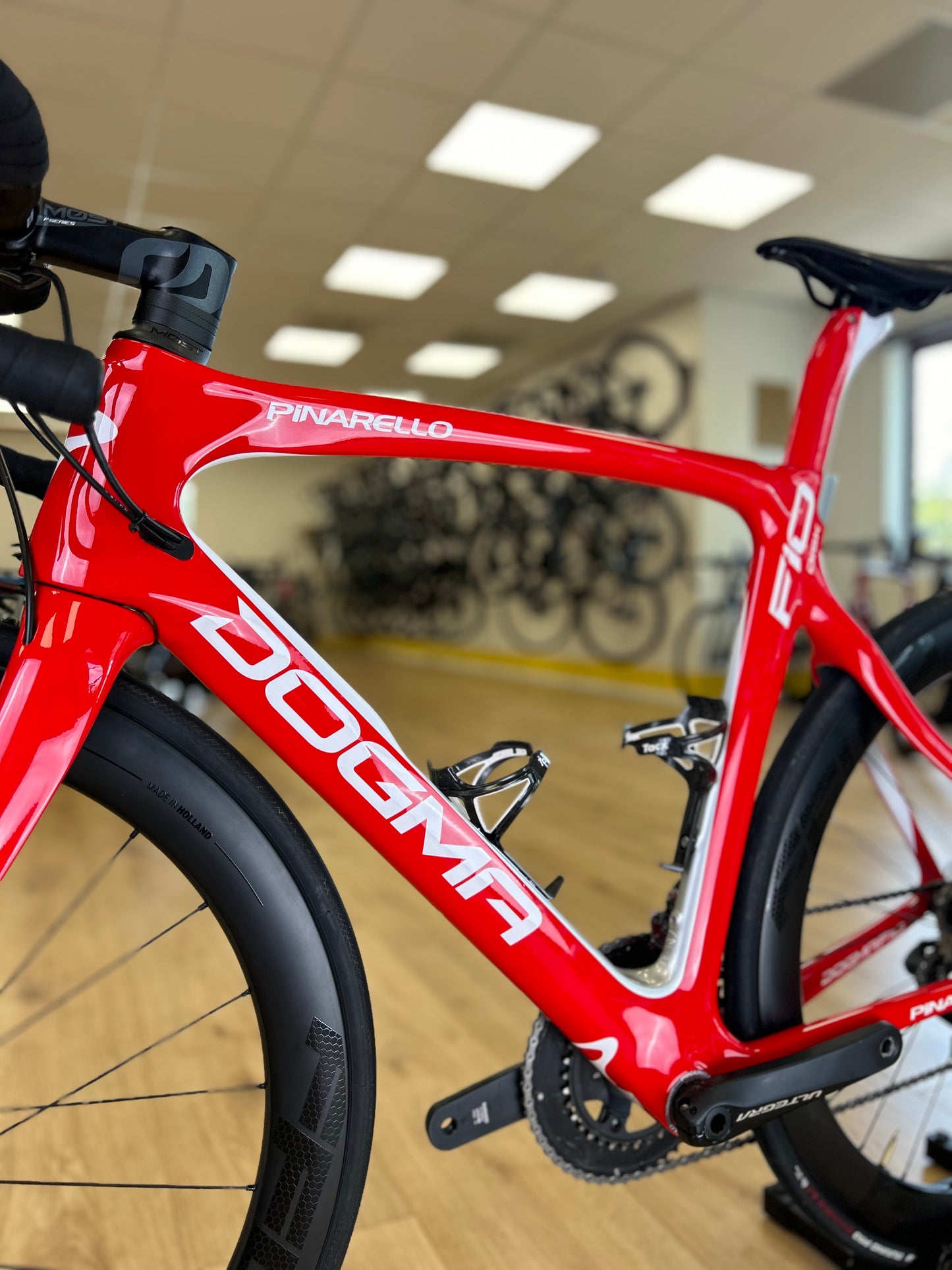 500km Pinarello Dogma F10 Disc Carbon Racefiets